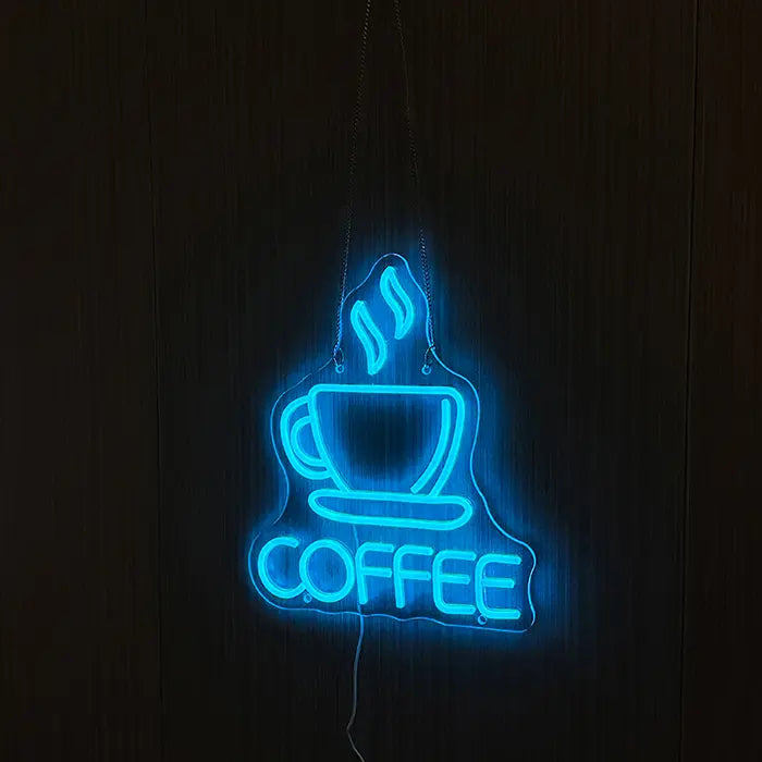 Coffee Tasse Neon LED Schild an dunkler Holzwand, dampfende Tasse und Schriftzug leuchten blau