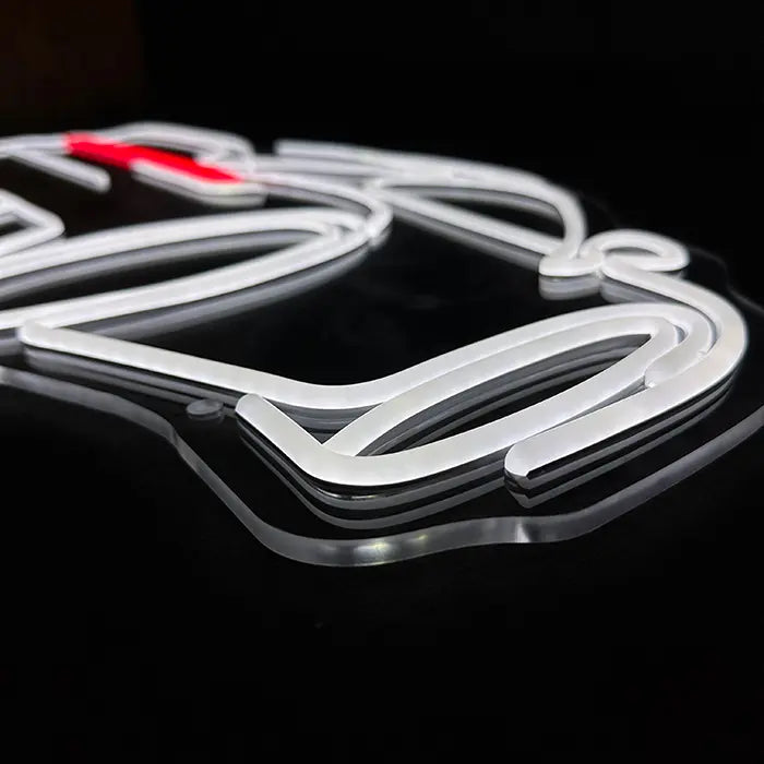GT-Sportwagen Neon LED Schild in Nahaufnahme vor dunklem Hintergrund, Hinterrad aus Neonschlauch
