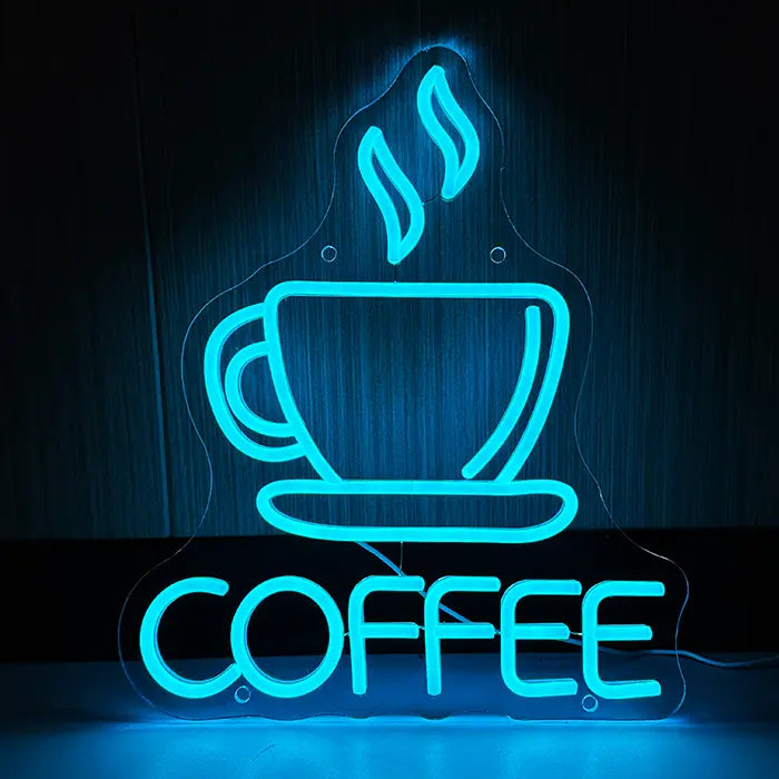 Coffee Tasse Neon LED Schild frontal vor dunkler Holzwand, dampfende Tasse über dem Schriftzug COFFEE