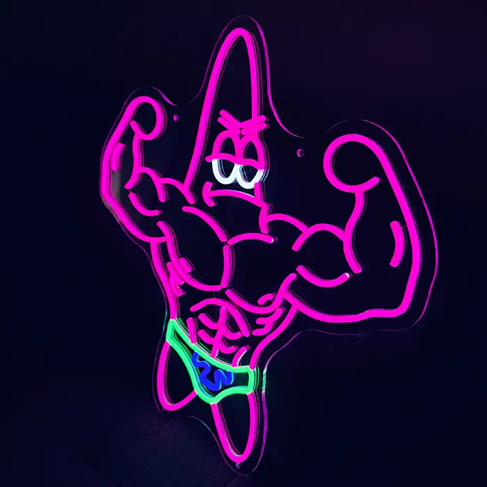 Patrick Bodybuilder Neon LED Schild schräg fotografiert, angespannte Bizepse leuchten rosa