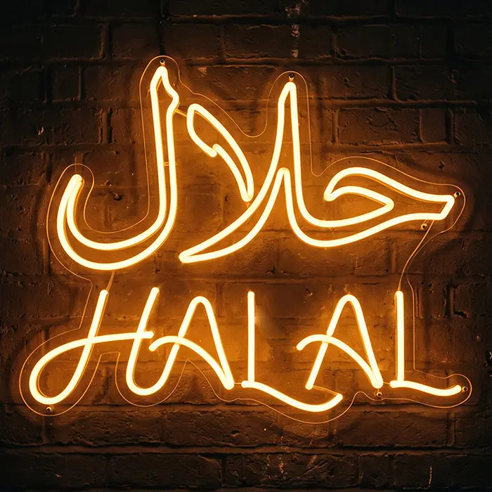 Halal Arabisch Neon LED Schild Frontansicht, arabischer Schriftzug حلال über HALAL in geschwungenen Buchstaben, beides in Gold