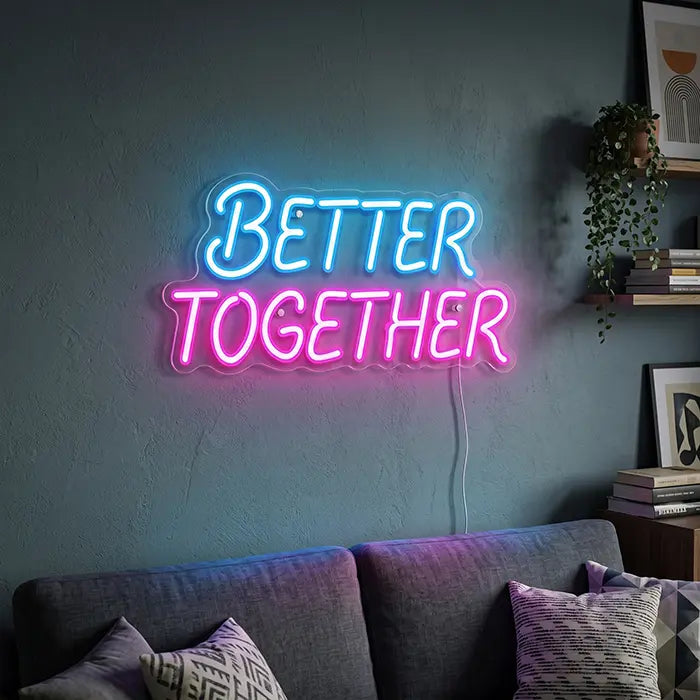 Better Together Neon LED Schild in Blau-Pink über einem grauen Sofa