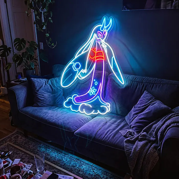 Pokémon Mega-Frosdedje Neon LED Schild über einem blauen Sofa mit Kissen und Decke