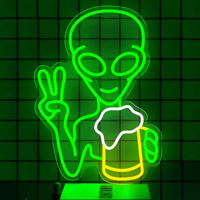 Alien mit Bier Neon LED Schild – Dimmbar, USB oder 12V | Party & Bar Deko