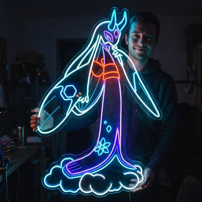 Pokémon Mega-Frosdedje Neon LED Schild von einem lächelnden Mann gehalten