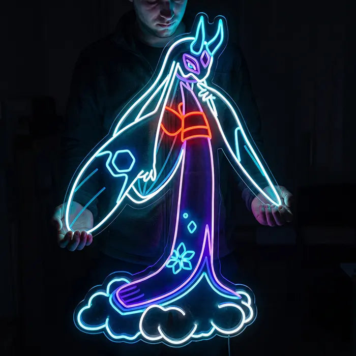 Pokémon Mega-Frosdedje Neon LED Schild mit beiden Händen vor dem Körper gehalten