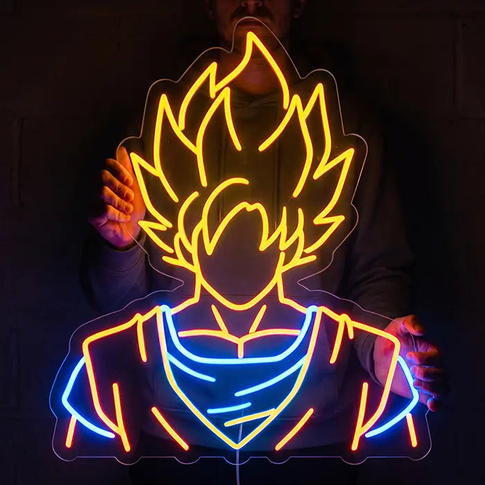 Super-Saiyajin Anime Hero Neon LED Schild von einem Mann vor dem Körper gehalten