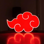 Leuchtendes Neon-Schild in Form der Akatsuki-Wolke aus dem Naruto-Anime, mit rotem Licht und weißer Umrandung.