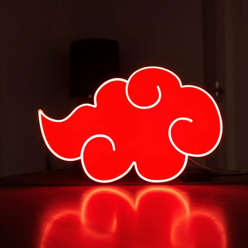 Leuchtendes Neon-Schild in Form der Akatsuki-Wolke aus dem Naruto-Anime, mit rotem Licht und weißer Umrandung.