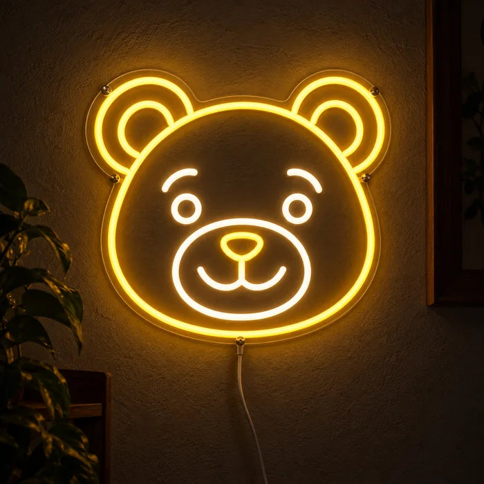 Bärenlächeln Neon LED Schild leuchtend an einer dunklen Wand, Nahaufnahme mit Anschlusskabel