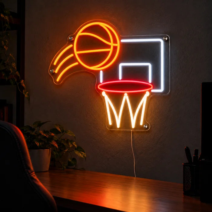 Basketballwurf Neon LED Schild leuchtend an einer dunklen Wand, Nahaufnahme mit Anschlusskabel