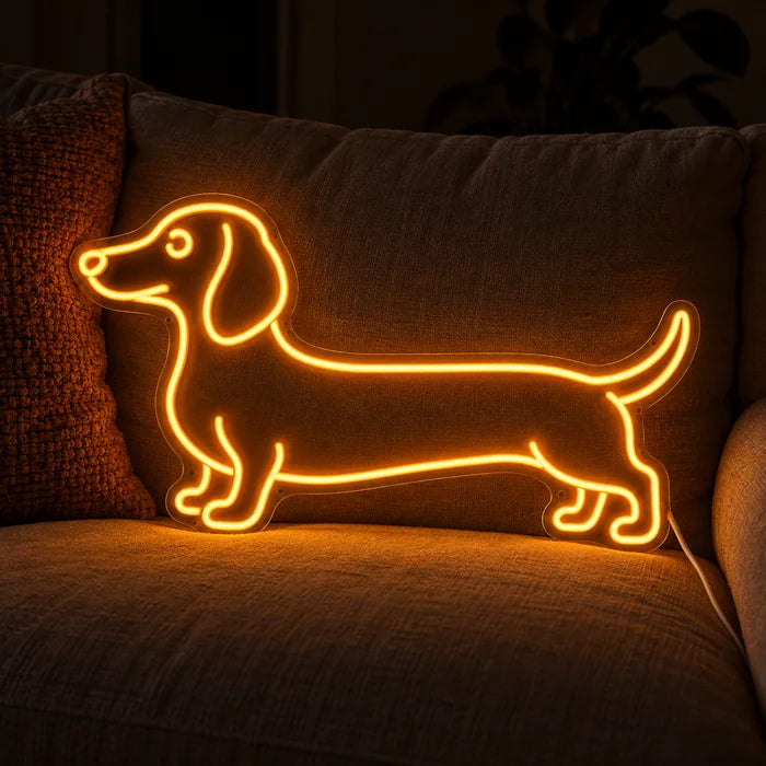 Dackel Neon LED Schild auf einem gemütlichen Sofa zwischen Kissen und Decke