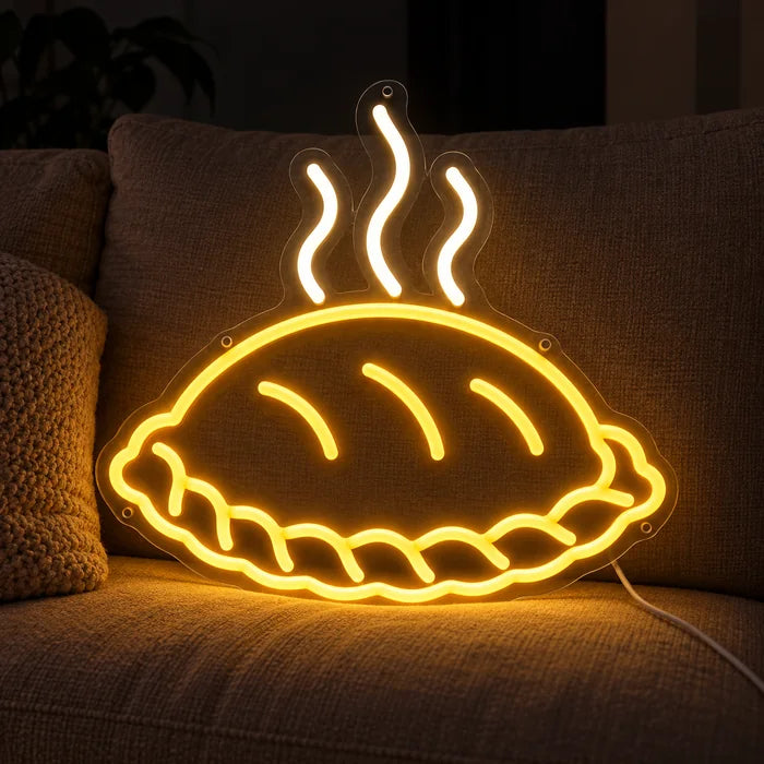 Dampfende Teigtasche Neon LED Schild auf einem gemütlichen Sofa zwischen Kissen und Decke