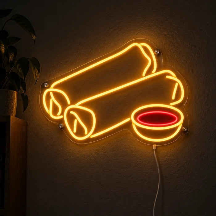 Frühlingsrollen Neon LED Schild leuchtend an einer dunklen Wand, Nahaufnahme mit Anschlusskabel