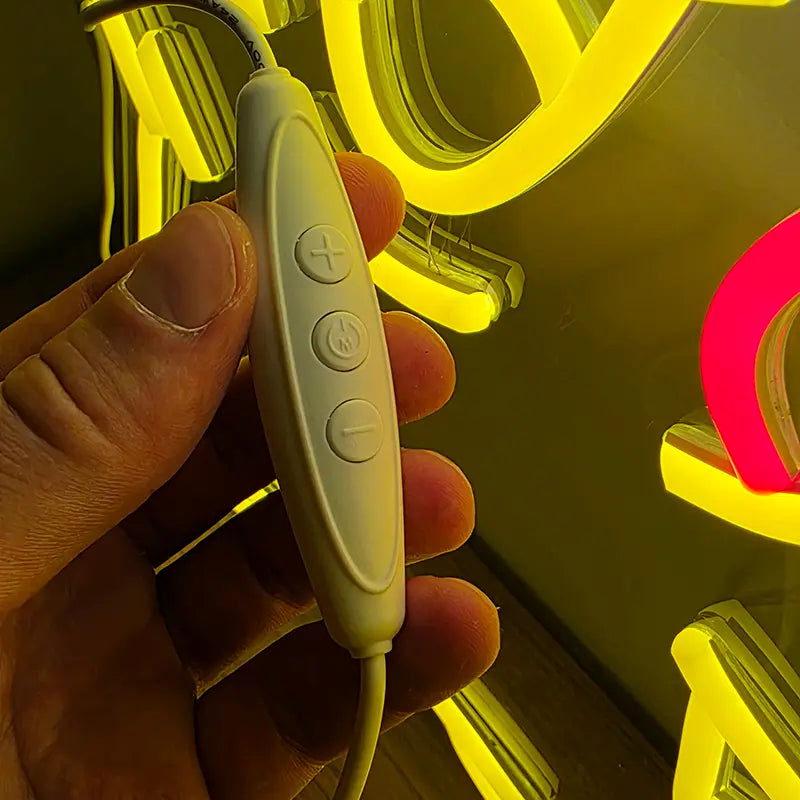 Fröhliches Pikachu LED-Neonlicht als stimmungsvolle Dekoration für das Gaming-Setup oder Home Office