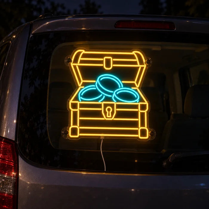 Goldschatz Neon LED Schild an der Heckscheibe eines Autos bei Nacht
