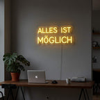 Nahaufnahme eines ästhetischen Neon-Schildes, das einen optimistischen Spruch in einer dicken, gut lesbaren Schriftart beleuchtet.