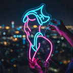 LED-Körperkunst als Neon-Kontur des weiblichen Körpers, leuchtend in hellem Pink und Blau
