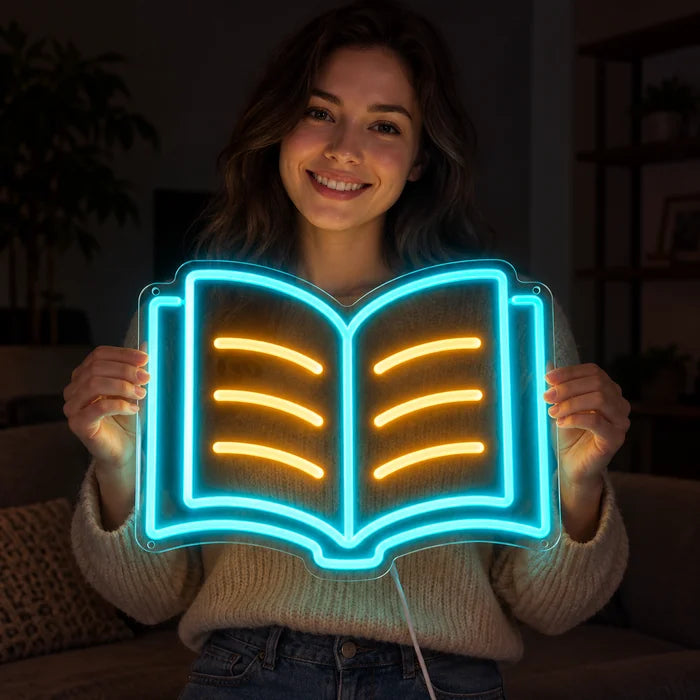 Lesebuch Neon LED Schild in den Händen einer lächelnden Frau vor dunklem Hintergrund
