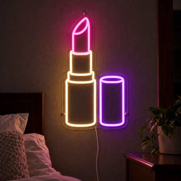 Lippenstift Neon LED Schild leuchtend an einer dunklen Wand, Nahaufnahme mit Anschlusskabel