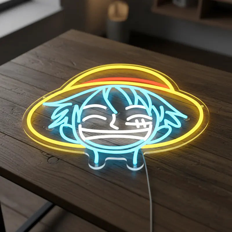 Custom-Neon-Sign des One Piece Charakters Luffy mit Narbe und fröhlichem Gesichtsausdruck.
