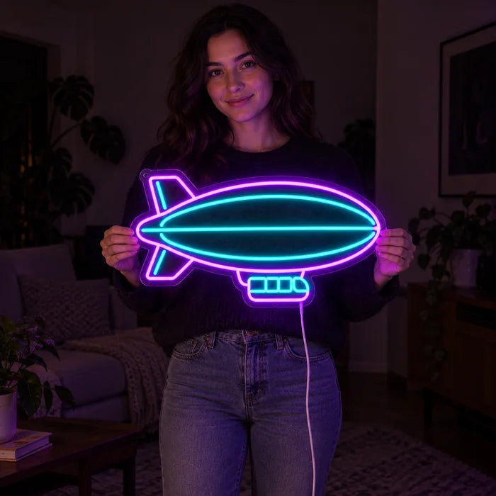 Luftschiff Neon LED Schild von einer Frau gehalten, zeigt die Größe im Vergleich zum Körper