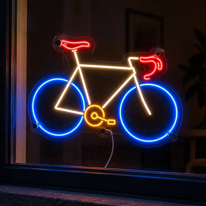 Neon-Rennrad Neon LED Schild im Fenster, von der nächtlichen Straße aus gesehen