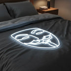 Weiß leuchtendes Neonlicht in Maskenform – kreative Dekoration für Innenräume