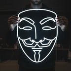 Weißes LED Neonschild in Form einer Guy-Fawkes-Maske – auffällige Wanddekoration