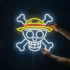 Buntes LED Neonlicht mit Piratenmotiv – auffällige Raumdekoration