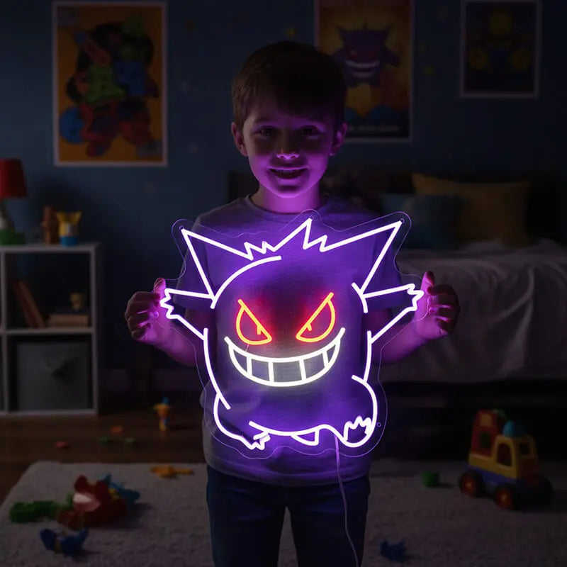 Nahaufnahme eines leuchtenden LED Neon-Schildes in Form des Pokémon Gengar, ideal als Gaming-Raum- oder Schlafzimmer-Dekoration