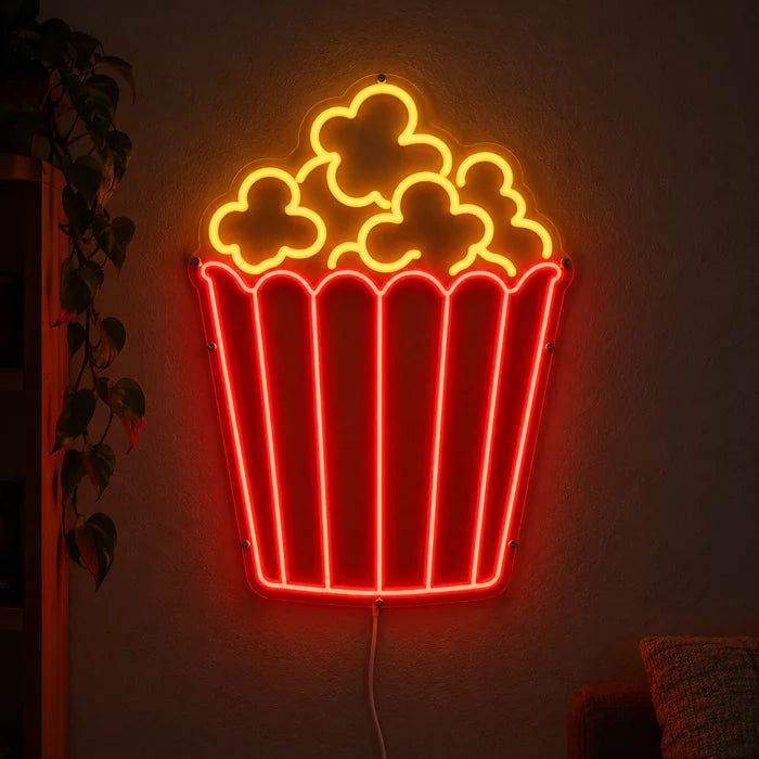 Popcorn Neon LED Schild leuchtend an einer dunklen Wand, Nahaufnahme mit Anschlusskabel