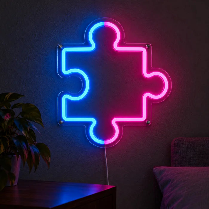 Puzzleteil Neon LED Schild leuchtend an einer dunklen Wand, Nahaufnahme mit Anschlusskabel