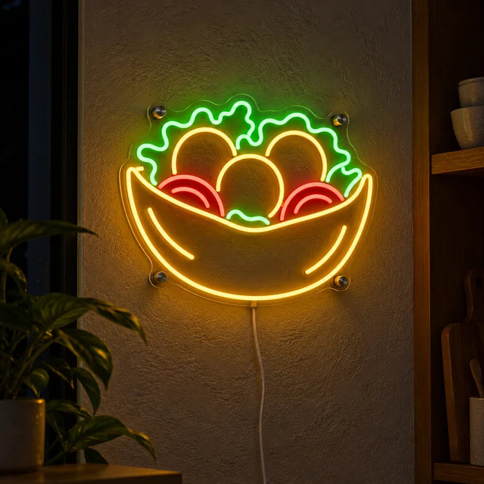 Salatschale Neon LED Schild leuchtend an einer dunklen Wand, Nahaufnahme mit Anschlusskabel