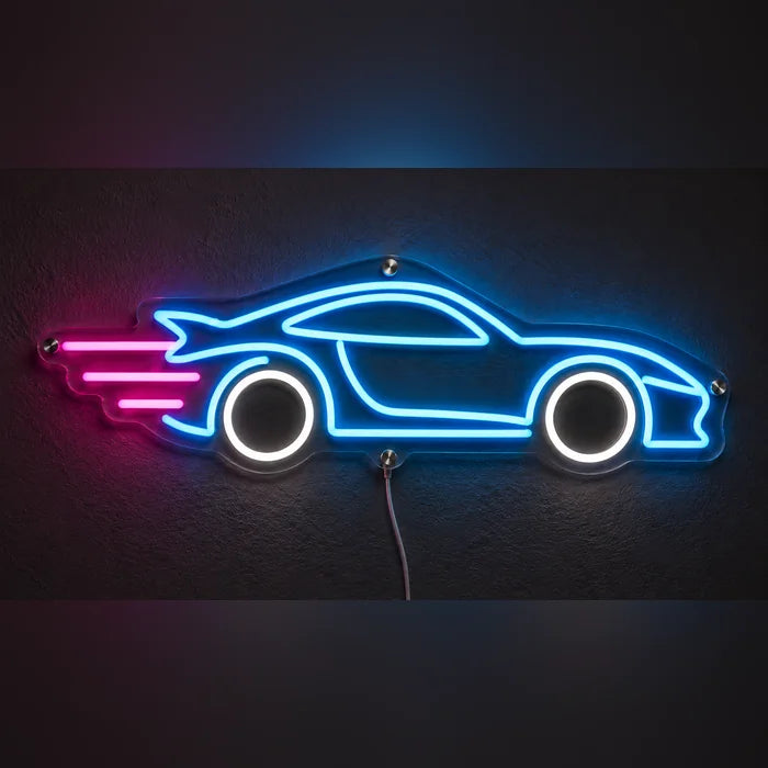 Tempo-Roadster Neon LED Schild leuchtend an einer dunklen Wand, Nahaufnahme mit Anschlusskabel