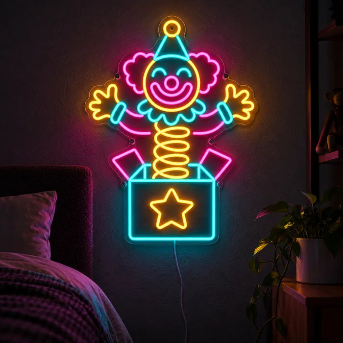 Überraschungsclown Neon LED Schild leuchtend an einer dunklen Wand, Nahaufnahme mit Anschlusskabel