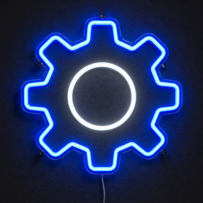 Zahnrad Neon LED Schild leuchtend an einer dunklen Wand, Nahaufnahme mit Anschlusskabel